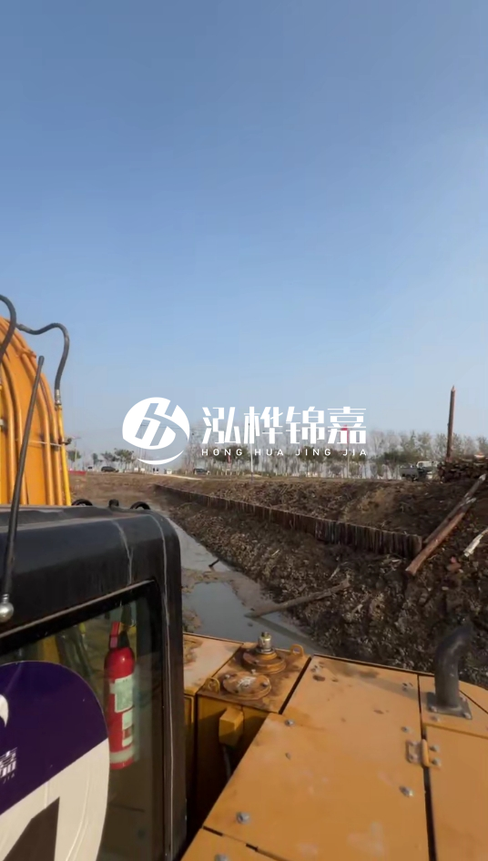 三門峽挖機打木樁專業(yè)施工-松木樁打樁木價格含運輸成本嗎？