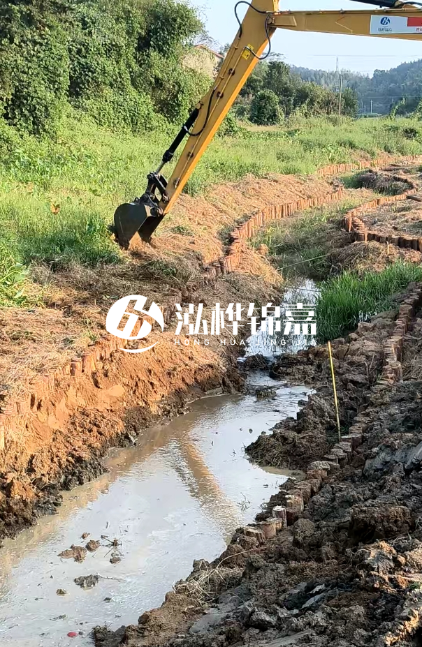十堰河道清淤專業(yè)施工-打完松木樁后清理淤泥費用高不高？