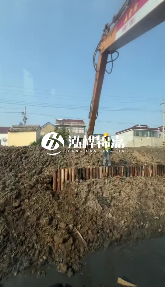 畢節(jié)市挖機打木樁專業(yè)施工-河道護坡木樁會不會腐爛？