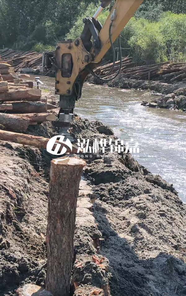 酒泉挖機打木樁專業(yè)施工-圍堰施工用松木樁可以嗎？