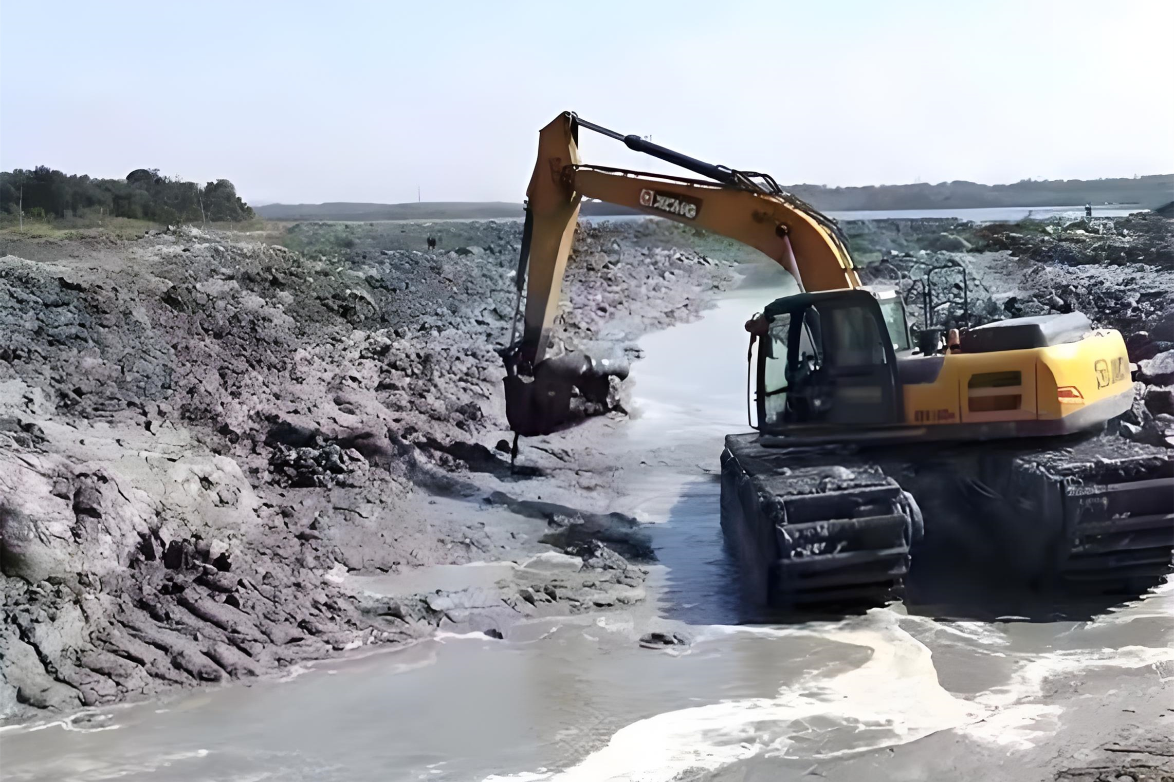 安徽水挖清淤團(tuán)隊泓樺錦嘉-挖機(jī)怎么清理魚塘淤泥？