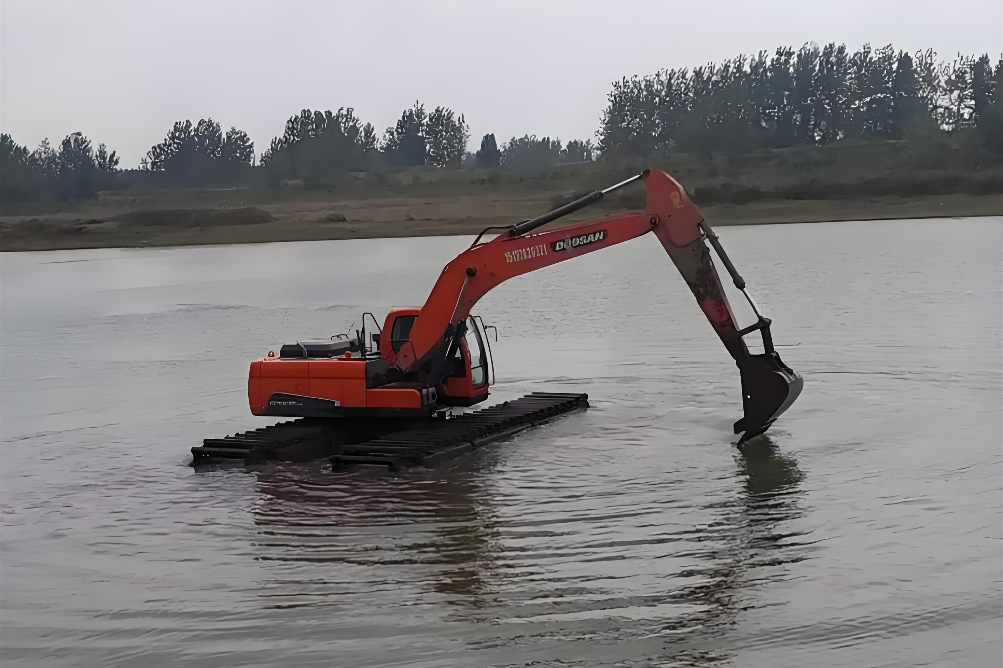 南昌水挖清淤團(tuán)隊(duì)泓樺錦嘉-大面積沼澤地清淤總價(jià)一般什么范圍？