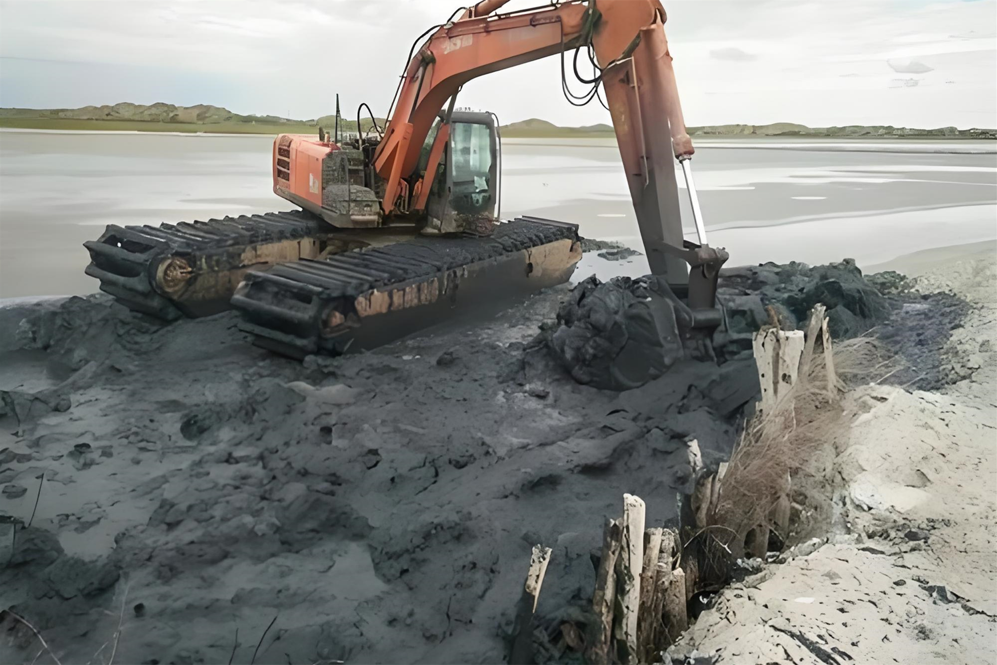 淮南水挖清淤團(tuán)隊(duì)泓樺錦嘉 - 小型水挖清淤適合鄉(xiāng)村溝渠作業(yè)嗎？