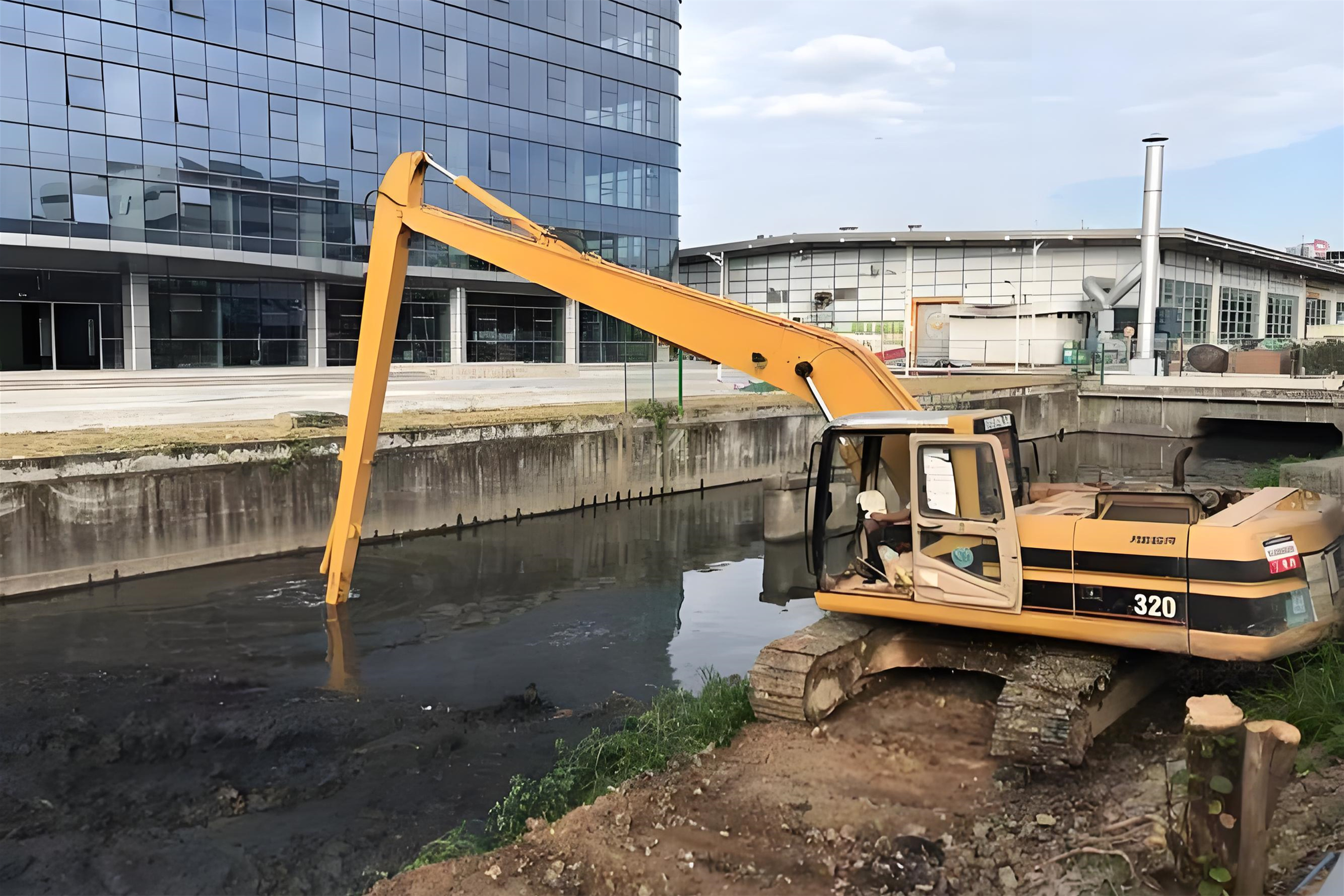 山西臨汾水挖清淤團(tuán)隊(duì)泓樺錦嘉-水庫(kù)清淤需要放空水嗎？