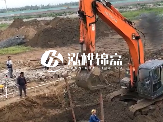 松木樁批發(fā)廠家泓樺錦嘉 - 生態(tài)河道木樁施工需要注意什么？